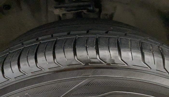 2017 Jeep Compass LIMITED (O) 2.0 DIESEL, Diesel, Manual, 91,339 km, Right Front Tyre Tread