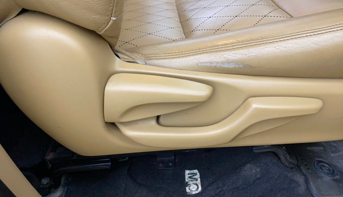 2017 Toyota Innova Crysta 2.4 VX 7 STR, Diesel, Manual, 77,856 km, Driver Side Adjustment Panel