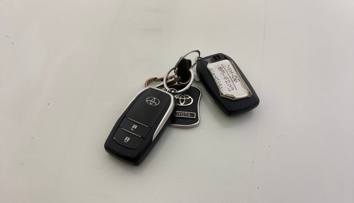 2017 Toyota Innova Crysta 2.4 VX 7 STR, Diesel, Manual, 77,856 km, Key Close Up