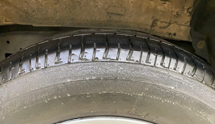 2017 Toyota Innova Crysta 2.4 VX 7 STR, Diesel, Manual, 77,856 km, Left Rear Tyre Tread