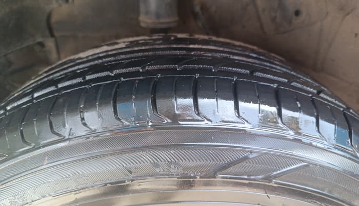 2018 Tata NEXON XM PETROL, Petrol, Manual, 63,235 km, Right Rear Tyre Tread