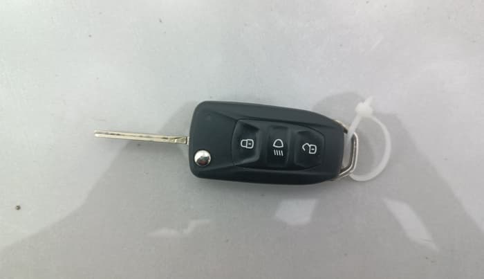 2018 Tata NEXON XM PETROL, Petrol, Manual, 63,235 km, Key Close Up