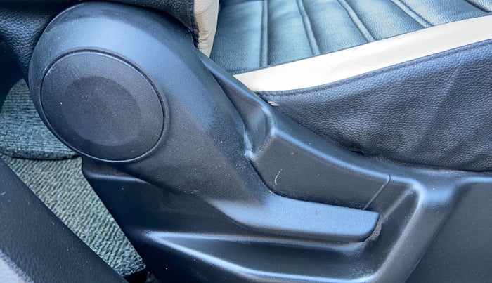 2021 Maruti New Wagon-R LXI CNG 1.0, CNG, Manual, 56,035 km, Driver Side Adjustment Panel