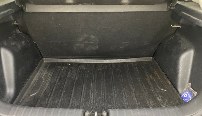 2020 KIA SONET HTK PLUS 1.0 IMT, Petrol, Manual, 94,904 km, Boot Inside