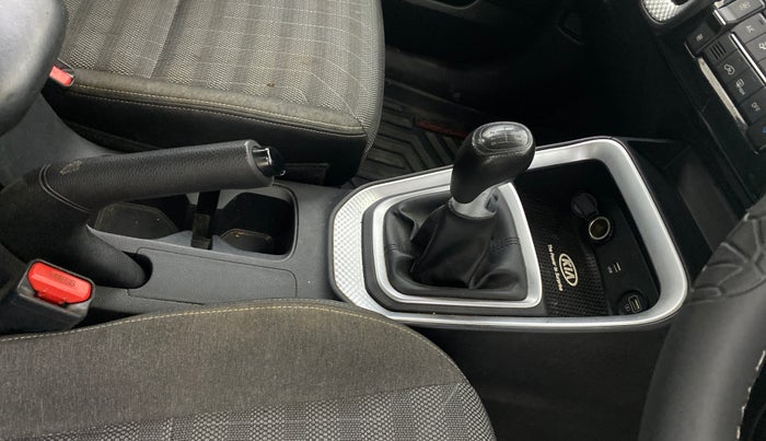 2020 KIA SONET HTK PLUS 1.0 IMT, Petrol, Manual, 94,904 km, Gear Lever