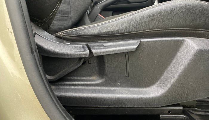 2020 KIA SONET HTK PLUS 1.0 IMT, Petrol, Manual, 94,904 km, Driver Side Adjustment Panel