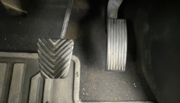 2020 KIA SONET HTK PLUS 1.0 IMT, Petrol, Manual, 94,904 km, Pedals