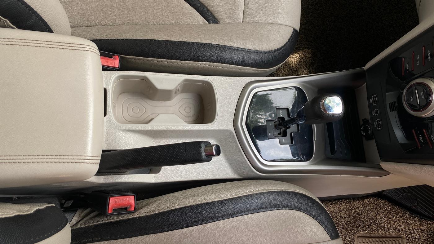 2019 Mahindra XUV300 W8 1.5 DIESEL AMT, Diesel, Automatic, 1,02,026 km, Gear Lever