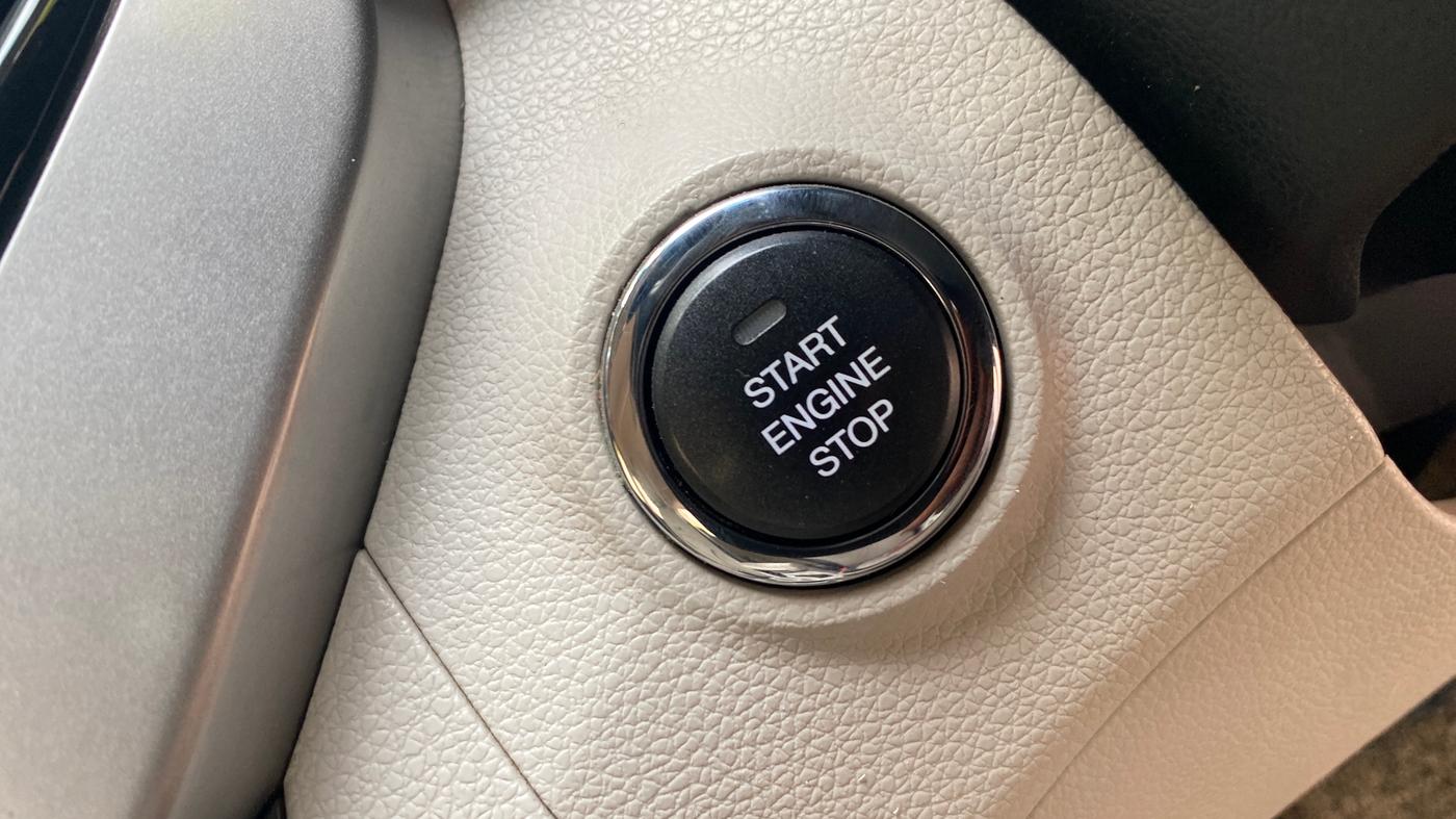 2019 Mahindra XUV300 W8 1.5 DIESEL AMT, Diesel, Automatic, 1,02,026 km, Keyless Start/ Stop Button