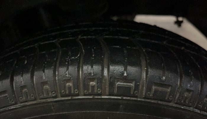 2016 Maruti Alto 800 VXI, Petrol, Manual, 24,332 km, Left Rear Tyre Tread
