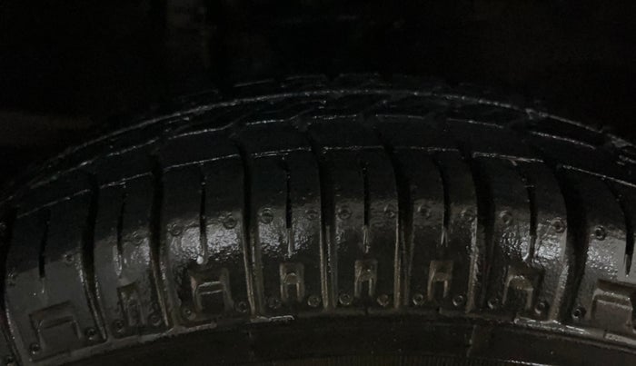 2016 Maruti Alto 800 VXI, Petrol, Manual, 24,332 km, Right Front Tyre Tread