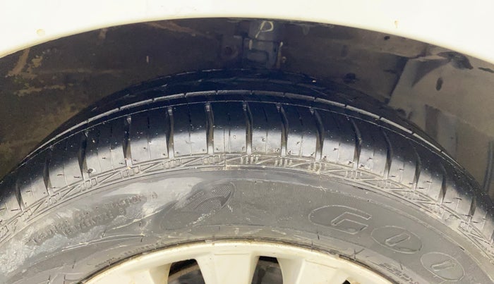 2016 Maruti Ciaz ZXI, Petrol, Manual, 49,976 km, Right Front Tyre Tread