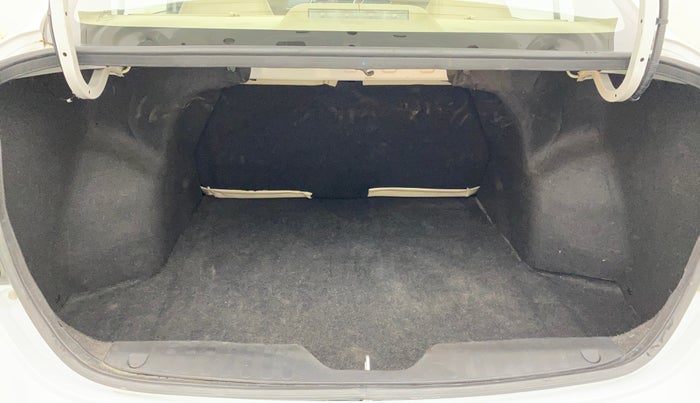 2016 Maruti Ciaz ZXI, Petrol, Manual, 49,976 km, Boot Inside