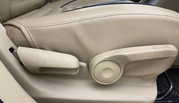 2016 Maruti Ciaz ZXI, Petrol, Manual, 49,976 km, Driver Side Adjustment Panel