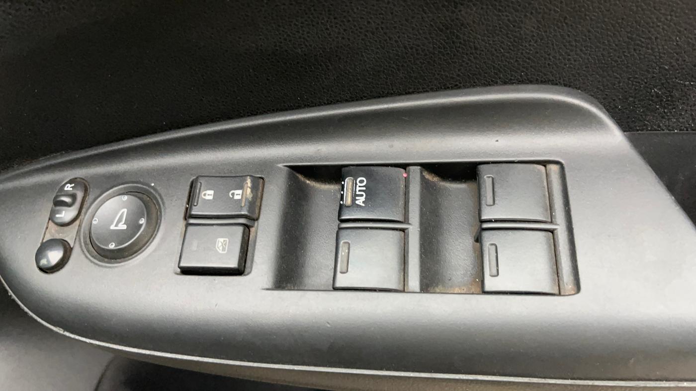 2018 Honda WR-V 1.5L I-DTEC VX MT, Diesel, Manual, 74,119 km, Driver Side Door Panels Control