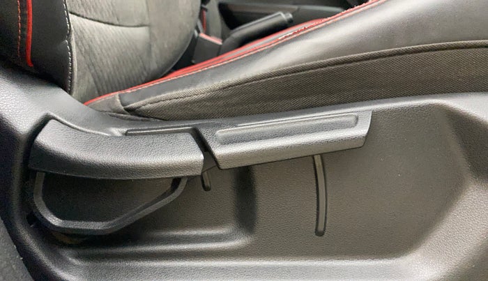 2020 Hyundai VENUE SX 1.0 TURBO IMT, Petrol, Manual, 71,988 km, Driver Side Adjustment Panel