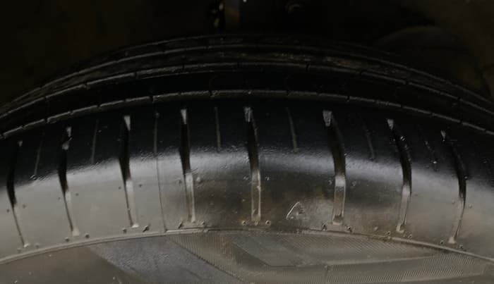 2022 Maruti Dzire ZXI Plus AMT, Petrol, Automatic, 31,351 km, Right Front Tyre Tread