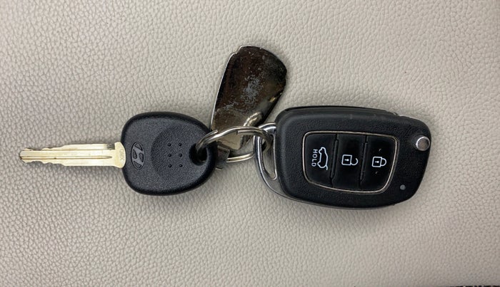 2021 Hyundai VENUE S+ 1.2, Petrol, Manual, 52,992 km, Key Close Up
