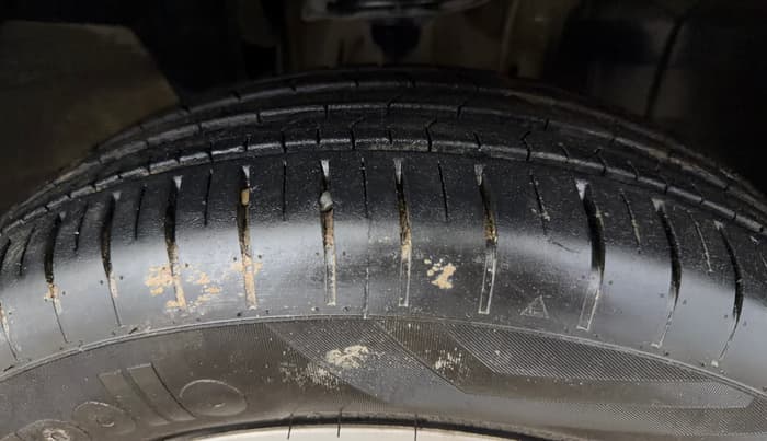 2020 Renault TRIBER RXZ, Petrol, Manual, 46,632 km, Right Front Tyre Tread