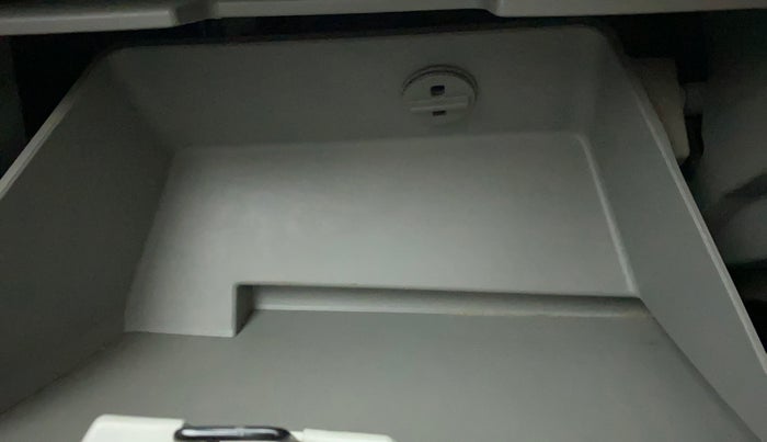 2019 Tata Tiago XZ PLUS PETROL, Petrol, Manual, 30,910 km, Cooled Glove Box
