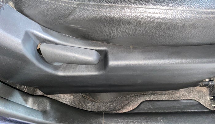 2017 Maruti Wagon R 1.0 VXI, Petrol, Manual, 26,069 km, Driver Side Adjustment Panel