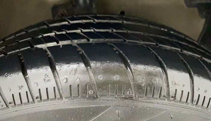 2015 Maruti Celerio ZXI AMT, Petrol, Automatic, 32,068 km, Right Front Tyre Tread