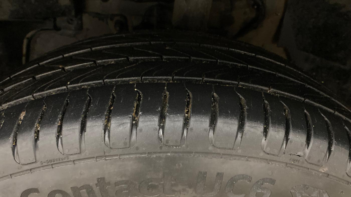 2022 Tata NEXON XM PETROL, Petrol, Manual, 1,47,104 km, Left Front Tyre Tread