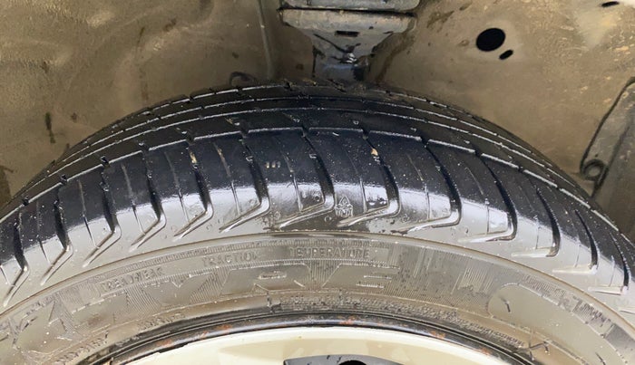 2017 Maruti Wagon R 1.0 VXI, Petrol, Manual, 27,056 km, Right Front Tyre Tread