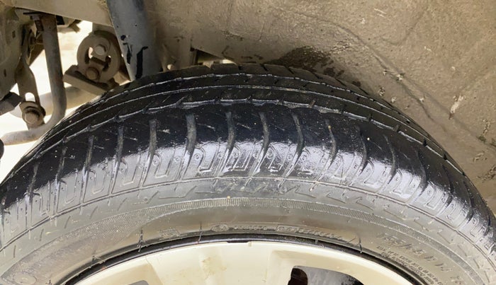 2017 Maruti Wagon R 1.0 VXI, Petrol, Manual, 27,056 km, Right Rear Tyre Tread