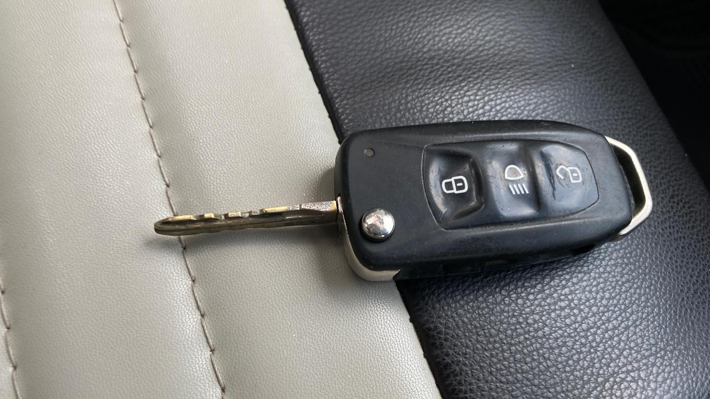 2018 Tata Tiago XZ PETROL, CNG, Manual, 84,858 km, Key Close Up