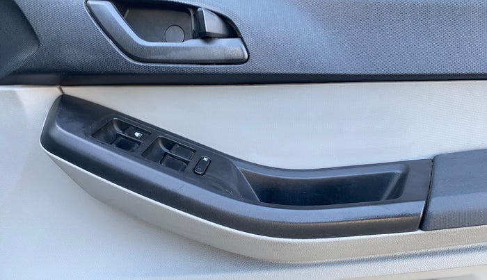 2022 Tata Tiago XT (O) PETROL, Petrol, Manual, 30,136 km, Driver Side Door Panels Control