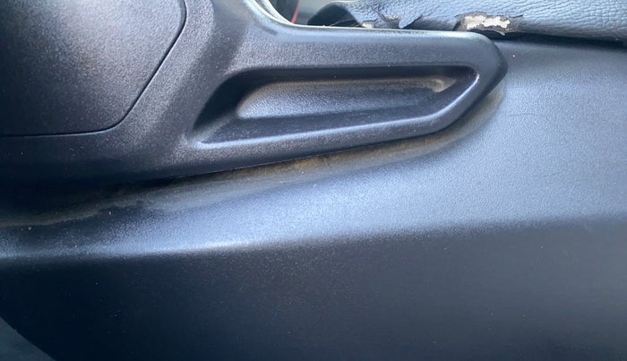 2022 Tata Tiago XT (O) PETROL, Petrol, Manual, 30,136 km, Driver Side Adjustment Panel