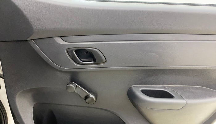 2016 Renault Kwid RXL, Petrol, Manual, 47,457 km, Driver Side Door Panels Control