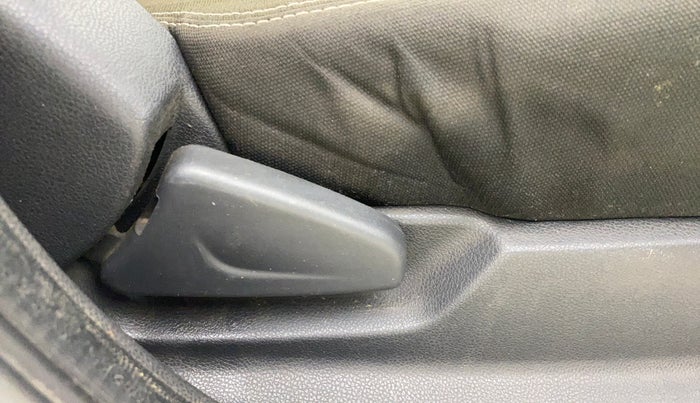 2016 Renault Kwid RXL, Petrol, Manual, 47,457 km, Driver Side Adjustment Panel