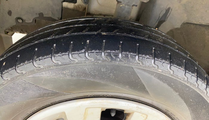 2016 Renault Kwid RXL, Petrol, Manual, 47,457 km, Left Front Tyre Tread