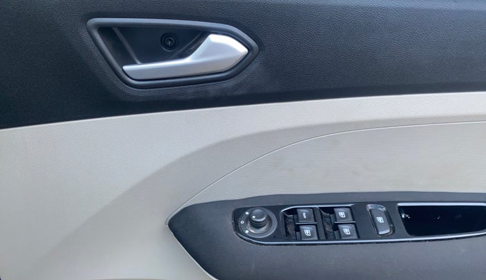 2020 Renault TRIBER RXZ AMT, Petrol, Automatic, 12,251 km, Driver Side Door Panels Control