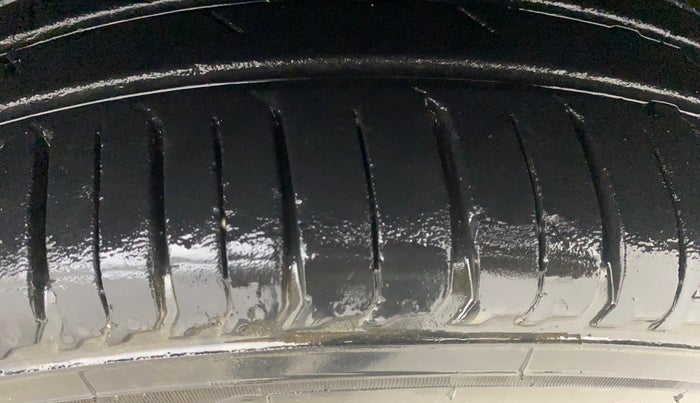 2020 Renault TRIBER RXZ AMT, Petrol, Automatic, 12,251 km, Left Rear Tyre Tread