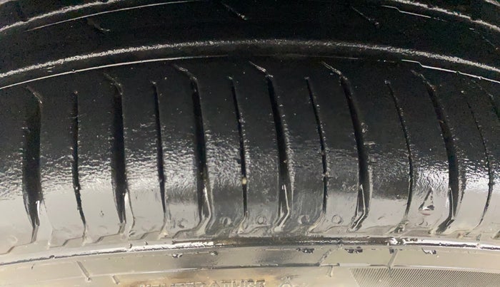 2020 Renault TRIBER RXZ AMT, Petrol, Automatic, 12,251 km, Right Rear Tyre Tread