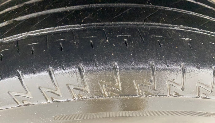 2015 Honda Amaze 1.2L I-VTEC VX, Petrol, Manual, 81,136 km, Right Front Tyre Tread