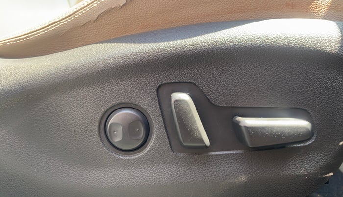 2018 Hyundai Tucson GLS 4WD AT DIESEL, Diesel, Automatic, 46,022 km, Driver Side Adjustment Panel