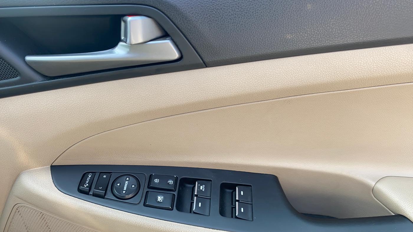 2018 Hyundai Tucson GLS 4WD AT DIESEL, Diesel, Automatic, 46,022 km, Driver Side Door Panels Control