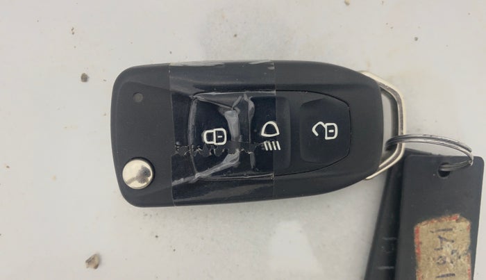 2017 Tata Hexa XTA 4X2 7 STR, Diesel, Automatic, 83,914 km, Key Close Up