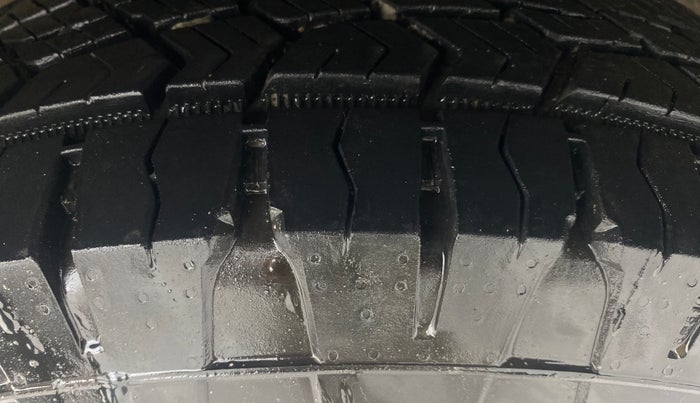 2017 Tata Hexa XTA 4X2 7 STR, Diesel, Automatic, 83,914 km, Left Front Tyre Tread