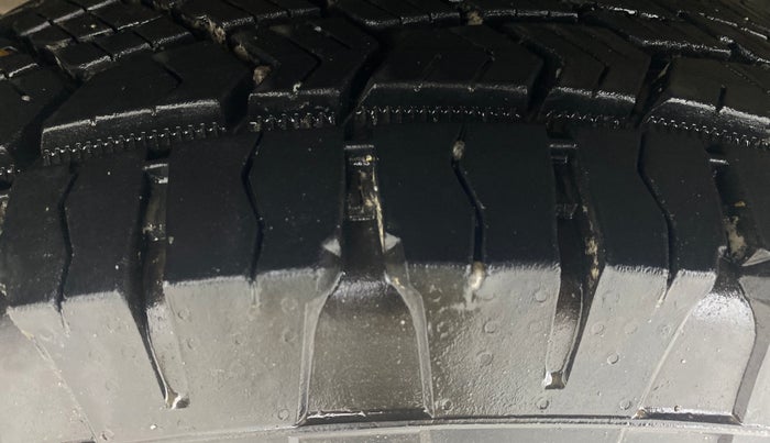 2017 Tata Hexa XTA 4X2 7 STR, Diesel, Automatic, 83,914 km, Left Rear Tyre Tread