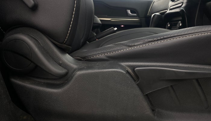 2017 Tata Hexa XTA 4X2 7 STR, Diesel, Automatic, 83,914 km, Driver Side Adjustment Panel