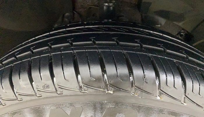 2019 Renault Duster 85 PS RXZ DIESEL, Diesel, Manual, 94,501 km, Right Front Tyre Tread