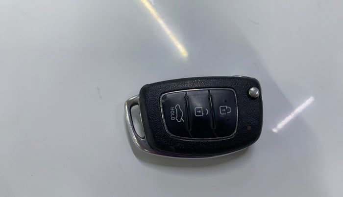 2014 Hyundai Xcent S 1.2, Petrol, Manual, 77,084 km, Key Close Up