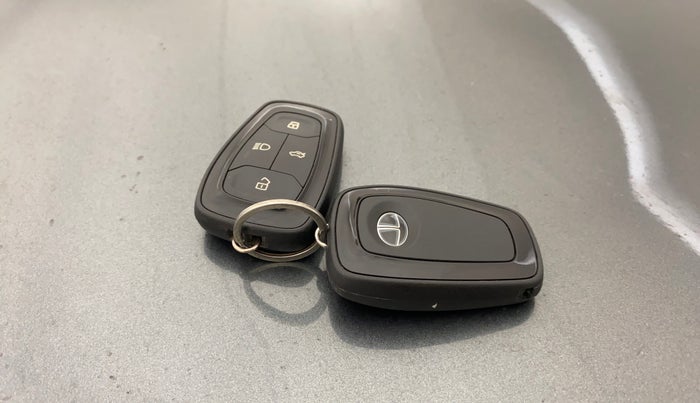 2023 Tata NEXON CREATIVE PLUS 1.2 REVOTRON 6 MT DT, Petrol, Manual, 24,857 km, Key Close Up