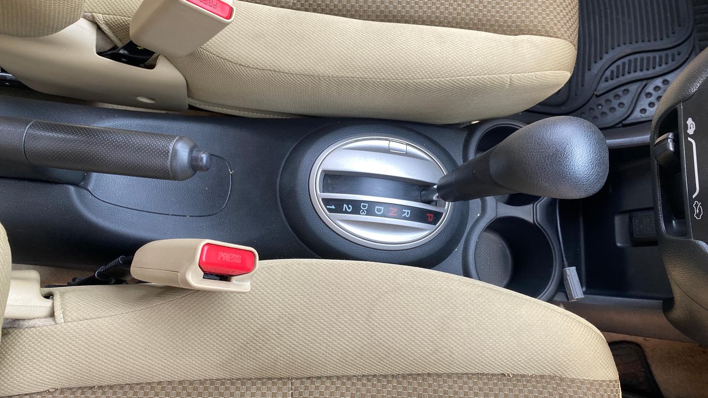 2014 Honda Brio VX AT, Petrol, Automatic, 40,517 km, Gear Lever