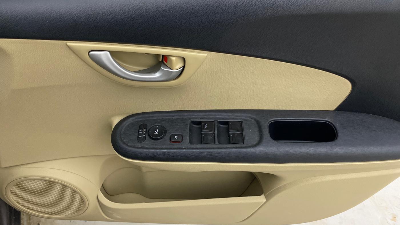 2014 Honda Brio VX AT, Petrol, Automatic, 40,517 km, Driver Side Door Panels Control
